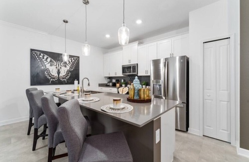 Davenport House | 4BR Townhome Near Disney | Sleeps 12 | Private Pool | 289