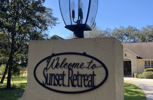 Chuluota House | 5 Ac, Spacious 3/2 Lakefront Retreat, Private Pool/Spa/Dock, High Speed WiFi