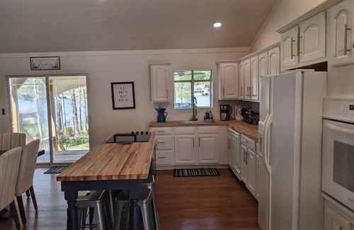 Eatonton House | 5 Bdrm, Amazing Sunsets, deck, flat yard, dock, fish, beach, kayaks.