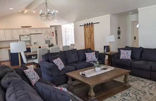 Eatonton House | 5 Bdrm, Amazing Sunsets, deck, flat yard, dock, fish, beach, kayaks.