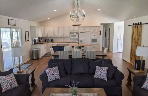 Eatonton House | 5 Bdrm, Amazing Sunsets, deck, flat yard, dock, fish, beach, kayaks.