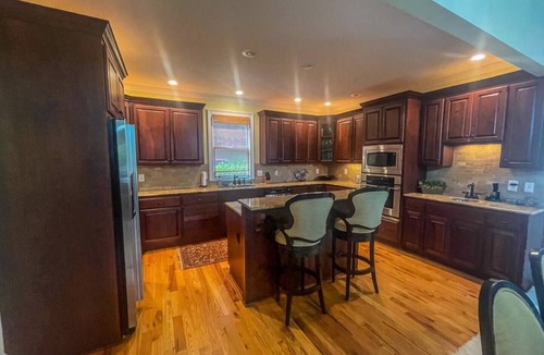 Eatonton House | 5 BED 7 BATH WITH BOAT DOCK