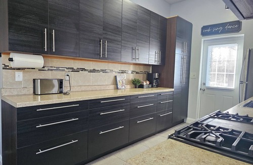 Ypsilanti House | 5 Bedroom, 3 Baths, 2 Living Rooms, Super Comfortable Home in Ypsilanti