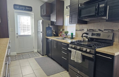 Ypsilanti House | 5 Bedroom, 3 Baths, 2 Living Rooms, Super Comfortable Home in Ypsilanti