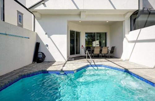 Davenport House | 5 Bedroom Townhouse with Pool and Resort Access