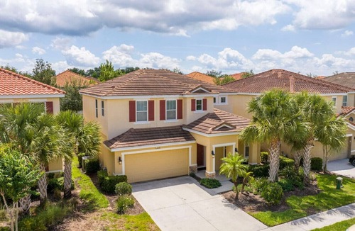 Loughman House | 5 Bedrooms, Pool and Resort