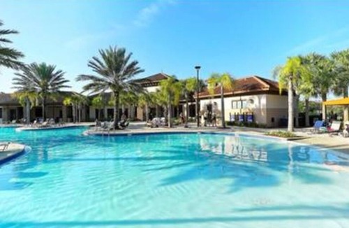 Loughman House | 5 Bedrooms townhouse W/Pool