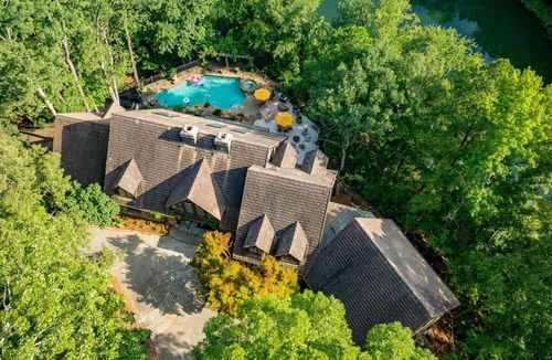 Northport House | 5 BR - Lake Tuscaloosa - 9 acres w/pool
