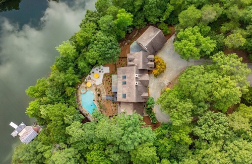 Northport House | 5 BR - Lake Tuscaloosa - 9 acres w/pool