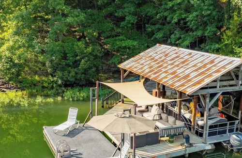 Northport House | 5 BR - Lake Tuscaloosa - 9 acres w/pool
