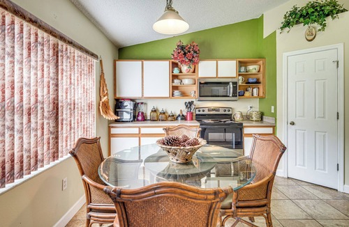Palm Harbor Cottage | 5 Mi to Beaches: Family Getaway in Palm Coast!
