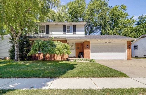 Monroe House | 5 Mi to Lake Erie! Cozy Monroe Home & Private Yard