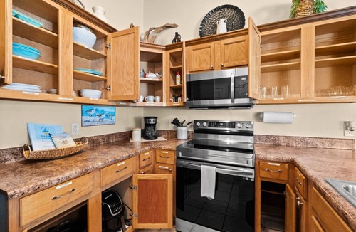 Crescent Beach House | 5 Min Walk to Sand | King Bed | Private Yard!