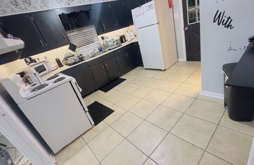Saint Elmo House | 5 mins from I-10 ,4 bedrooms and very spacious private 2400 sq ft home.