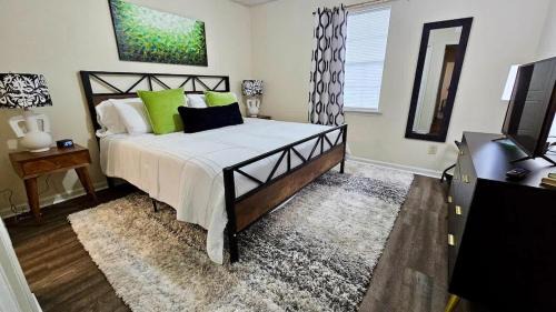 Remerton Apartment | 5 Minutes to VSU- Sleeps 5 King Bed 2 baths
