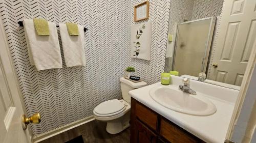 Remerton Apartment | 5 Minutes to VSU- Sleeps 5 King Bed 2 baths