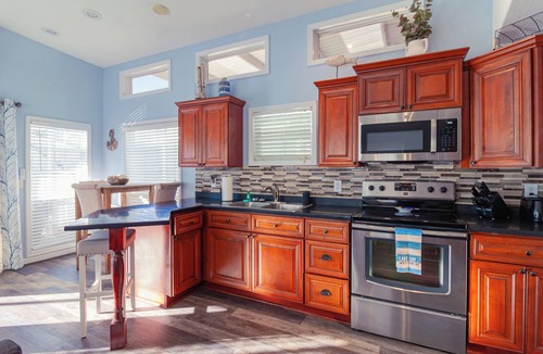 Bainbridge House | 5-Star/2-BR Boathouse Fully Remodeled-Directly on the Flint River w/Amazing Deck