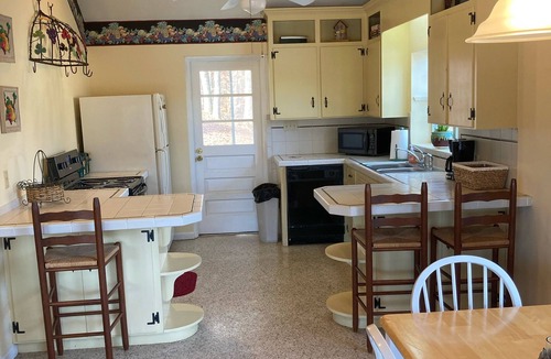 Titus Cabin | 5 STAR PREMIER PROPERTY on Lake Jordan perfect for a relaxing getaway!