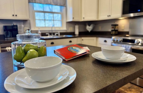 Lake Leelanau House | 6 bed/5.5 ba wooded setting, Lake Leelanau, Game room, Air, Dog ok, Hot Tub