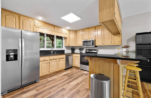 Wedowee House | 6 bed Pontoon Boat and jet ski rental, hot tub, pool table, trampoline & more