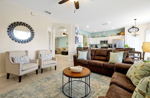 Windsor Hills Villa | 6 bed South Facing Pool/Spa Home Free Heat, Disney
