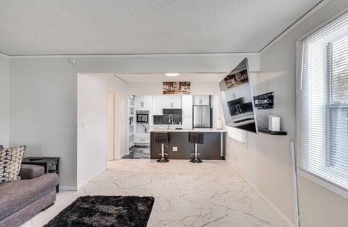Jacksonville House | 6 Mi to Dtwn Entertainment! Stylish JAX Abode
