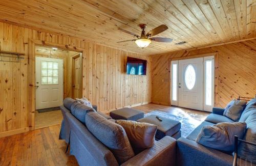 Poplarville House | 6 Mi to Main St Poplarville: Cabin w/Pasture View