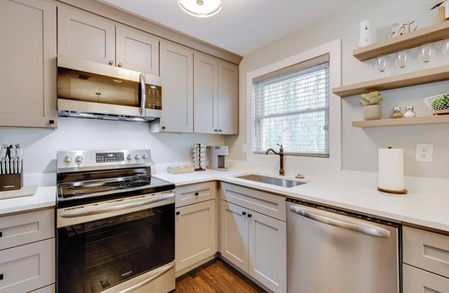 Church Street House | 6 Mi to Mercedes-Benz! Pet-Friendly Yard in ATL