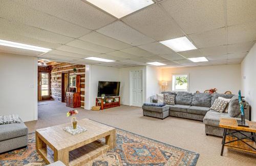 Hollywood Apartment | 6 Mi to Scottsboro: Apt w/Furnished Porch