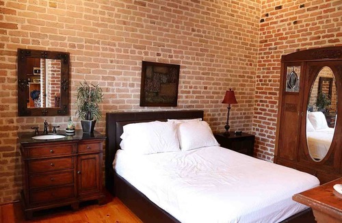 French Quarter Condo | 60 DAY MINIMUM Beautiful 1/1 French Quarter Condo