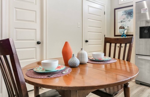 Natchez Condo | 610 Franklin: 5B | 1/1 | Heart of Downtown | Washer/Dryer