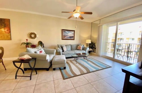 Henderson Point Apartment | #631 Beautiful poolside Condo perfect for a family getaway