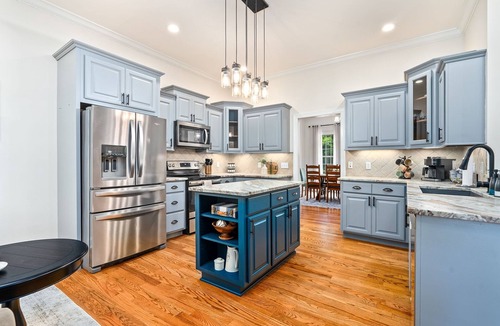Opelika House | 6BR - 5 min to RTJ - Game Room - Back Deck with Grill - Sleeps 15