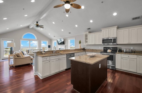 Tybee Island House | 6BR Oceanfront Luxury on Tybee’s North Beach—Pvt. Boardwalk by Tybee Cottages