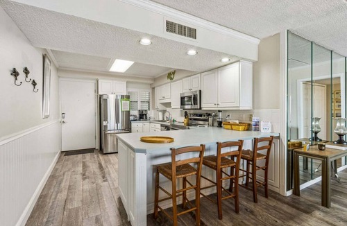 Fernandina Beach Condo | 6th Floor, Oceanfront condo,easy beach access via boardwalk & exclusive fishing pier!