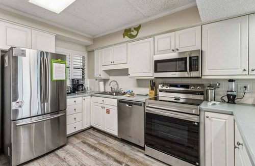 Fernandina Beach Condo | 6th Floor, Oceanfront condo,easy beach access via boardwalk & exclusive fishing pier!