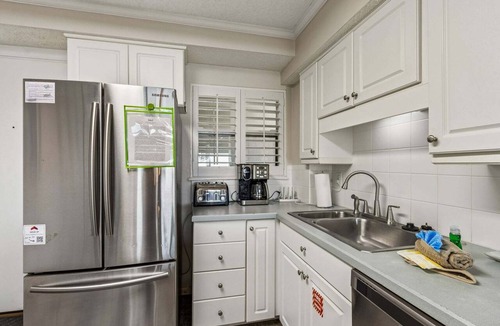 Fernandina Beach Condo | 6th Floor, Oceanfront condo,easy beach access via boardwalk & exclusive fishing pier!