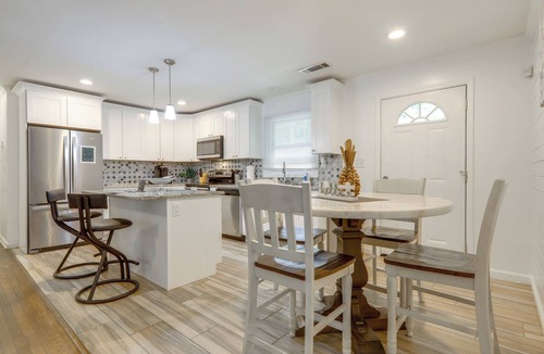 Collier Heights Cottage | 7 Mi to Atlanta Stadium! Spacious Group Retreat
