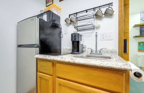 Collier Heights Cottage | 7 Mi to Atlanta Stadium! Spacious Group Retreat
