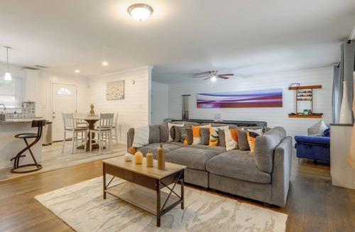 Collier Heights Cottage | 7 Mi to Atlanta Stadium! Spacious Group Retreat