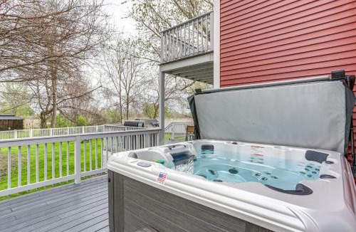Sandusky House | 7 Mi to Cedar Point: Retreat w/Hot Tub & Gazebo