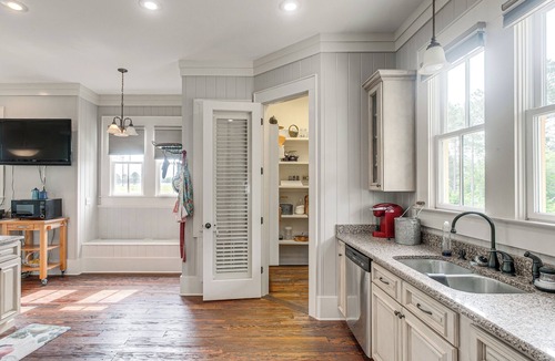 Irwinville House | 7 Mi to Downtown Fitzgerald: Spacious Home w/Deck