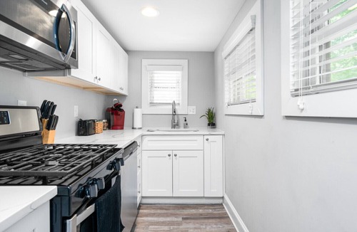 Hapeville House | 724B · The Blue Bungalow- Minutes to Downtown & Airport!