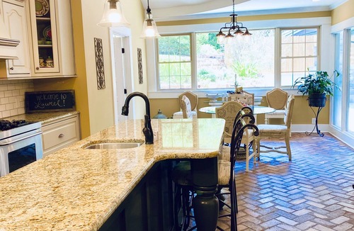 Laurel House | 7th Ave Manor, Remodeled 1930’s Manor just minutes from Historic Downtown Laurel