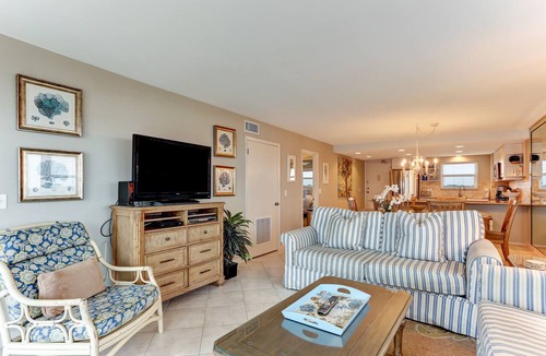 Fernandina Beach Condo | 7th Floor, Corner property on the top floor with easy beach access. Exclusive fishing pier.
