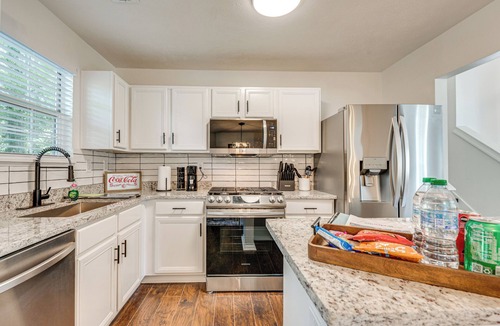 Atlanta House | 8 Mi to Mercedes-Benz: Upscale ATL Gem w/Balcony