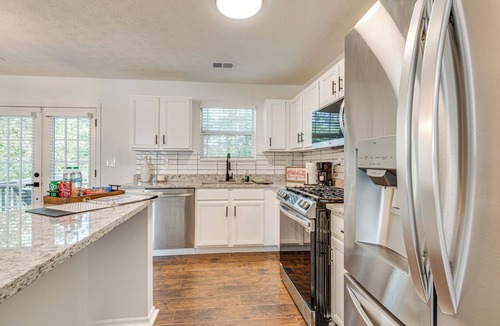 Atlanta House | 8 Mi to Mercedes-Benz: Upscale ATL Gem w/Balcony