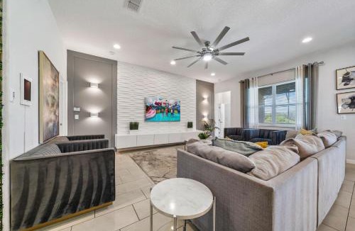 Loughman House | 8005 Oak Shadow Ct