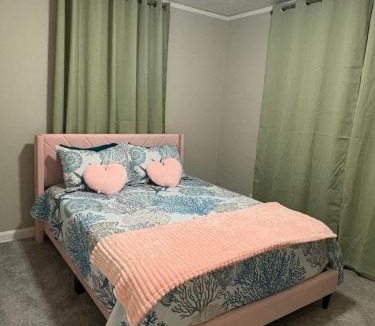 Northside House | 8mins from Jaguar stadium & the Historical Riverside