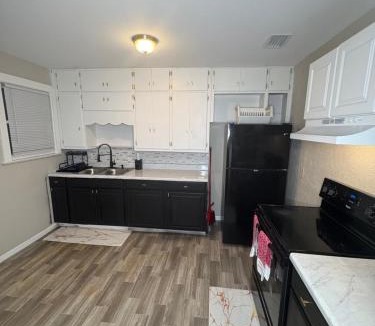 Northside House | 8mins from Jaguar stadium & the Historical Riverside